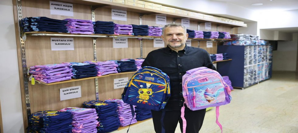 Bayrampaşa Belediyesi’nden 3 bin çocuğa okul çantası