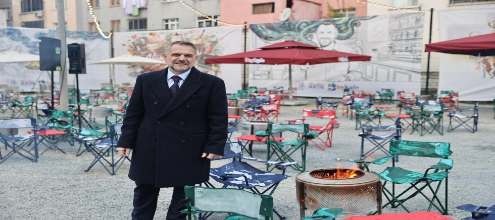 Bayrampaşa’da By Kafe açıldı: İbrahim Akın gençleri ateş başında sohbete davet etti