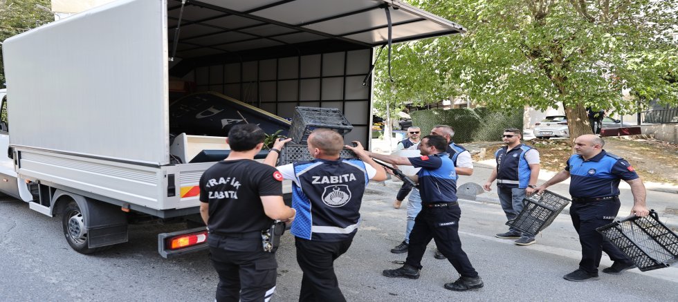 Bayrampaşa’da kaldırımlar işgalden arındırılıyor