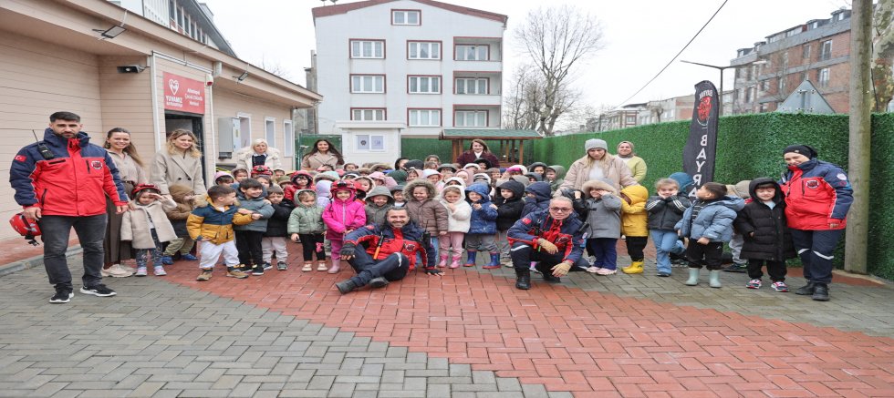 Bayrampaşa’da miniklerle deprem tatbikatı