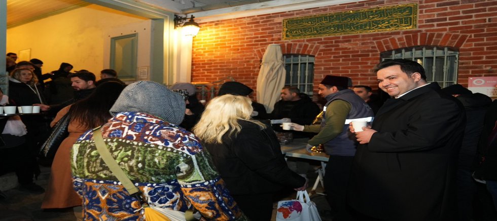 Beşiktaş Belediyesi Kadir Gecesi’nde Komşularıyla İftar Sofrasında Buluştu