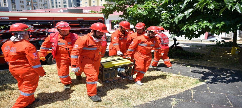 BEYLİKDÜZÜ’NDE AFET GÖNÜLLÜLERİNE KAPSAMLI EĞİTİM