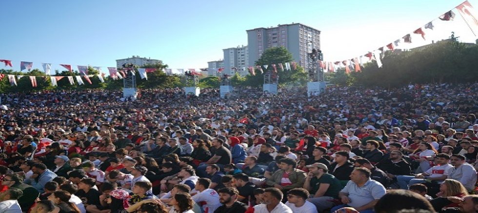 BEYLİKDÜZÜ’NDE DÜNYA KUPASI HEYECANI YAŞANDI