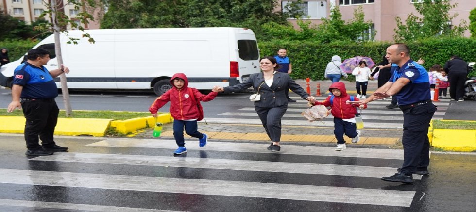 BEYLİKDÜZÜ’NDE OKUL ÇEVRELERİNDE GÜVENLİK VE DENETİMLER ARTIRILDI