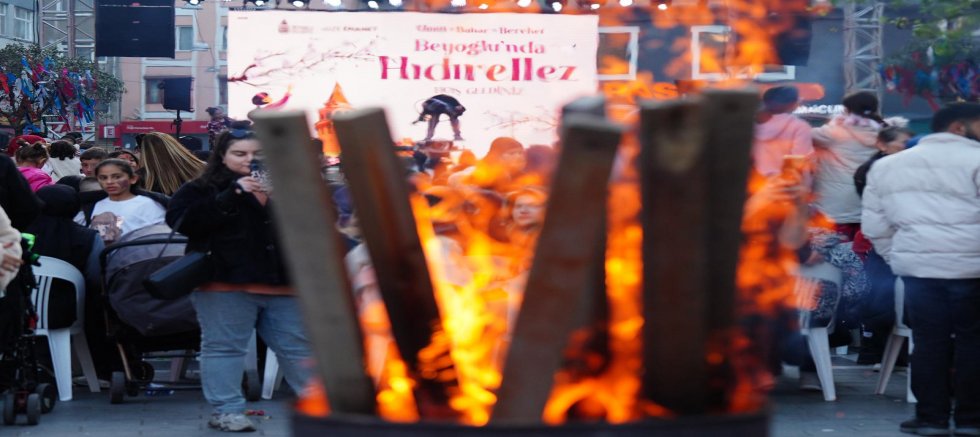 BEYOĞLU’NDA HIDIRELLEZ COŞKUSU: BAHAR BÜYÜK BİR HEYECANLA KARŞILANDI!