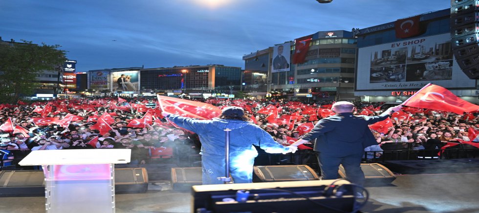 Binlerce Kişi 19 Mayıs’ta Gaziosmanpaşa Meydanı’nda Buluştu : Sagopa Kajmer Konseri