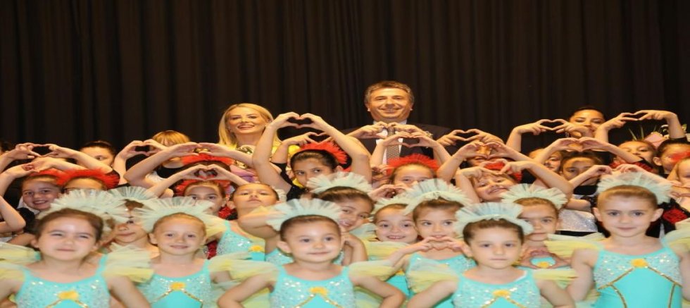 Çatalca'nın Minik Balerinlerinden Büyüleyici Dans Gösterisi