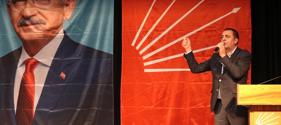 Çetin Çapan’dan Onur Akın’a Dikkat Çeken Mesaj: “Mesele Şarkı Değil, Rüzgârın Yönüne Göre Değişen Heyecanlar”