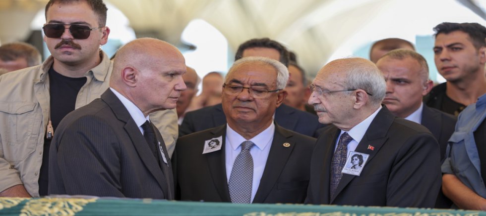 CHP Genel Başkanı Kemal Kılıçdaroğlu, Olcay Baykal'ın Cenaze Törenine Katıldı