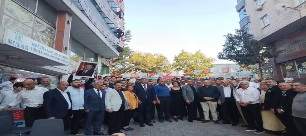 CHP Sultangazi’de Yeni Dönem: Ali Acar Görevi Coşkulu Törenle Devraldı