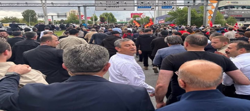 Doruk Bulut: “Tarihin doğru tarafındayız… Arkana her baktığında bizi göreceksin Genel Başkanım”