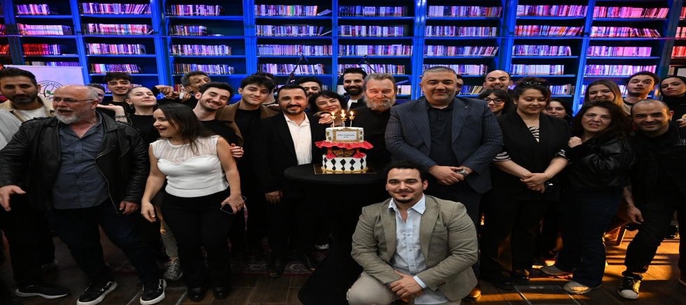 DÜNYA TİYATRO GÜNÜ, GAZİOSMANPAŞA’DA DOĞAÇLAMA TİYATRO ETKİNLİĞİ İLE KUTLANDI 