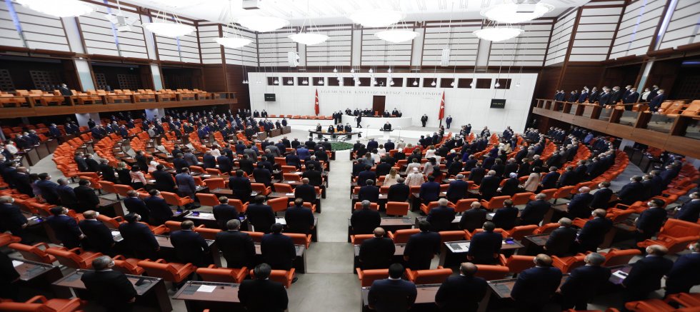En düşük emekli maaşı ve geçici işçilere kadro düzenlemesini içeren kanun teklifi TBMM'de