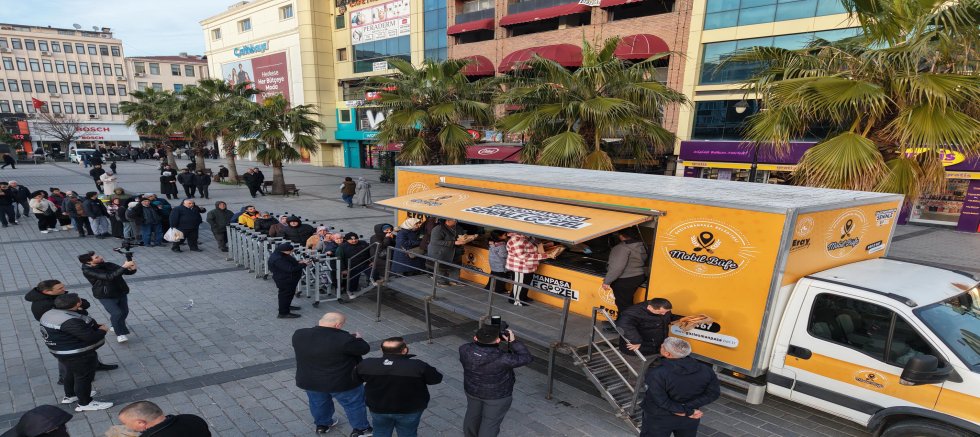 Gaziosmanpaşa Belediye Başkan Vekili Eray Karadeniz’den İftar Öncesi Esnaf ve Vatandaş Ziyareti