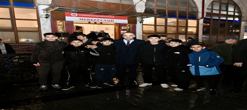 Gaziosmanpaşa Belediye Başkan Vekili Eray Karadeniz İlk Teravih Namazını Vatandaşlarla Kıldı