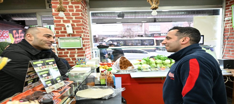 Gaziosmanpaşa Belediye Başkan Vekili Eray Karadeniz, Yeni Mahalle’de Esnafla Buluştu