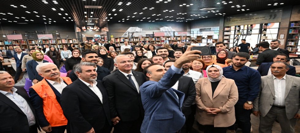 Gaziosmanpaşa’da Gençlerle Buluşma: Bakan Kacır ve Başkan Ergüneş Gençlerle Hasbihal Etti