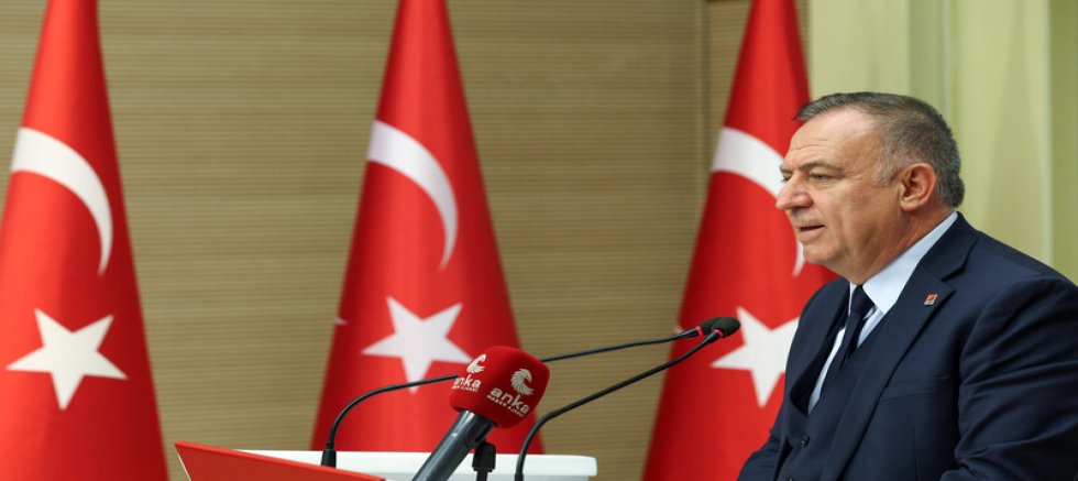 Gökan Zeybek: Ayşe Ünlüce Başkanımızı Karalama Kampanyalarına Asla İzin Vermeyiz