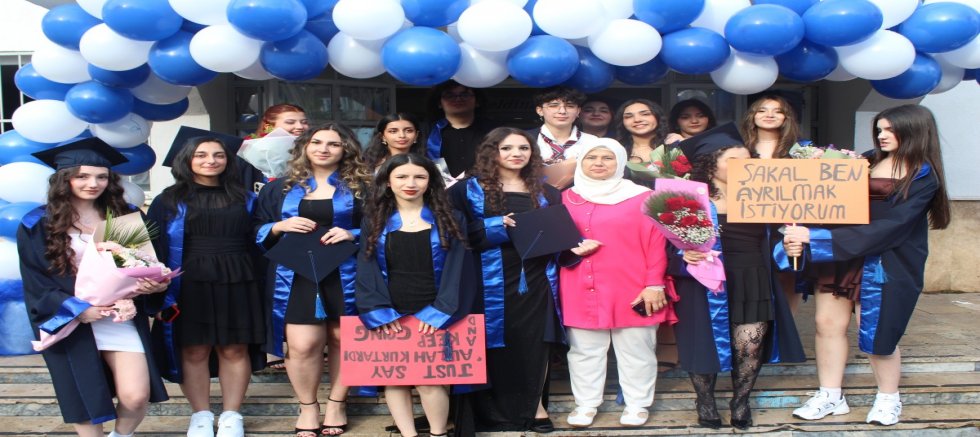 Gözyaşı ve Gurur Bir Arada: Öğrenciler Kep Atarak Mezun Oldular!