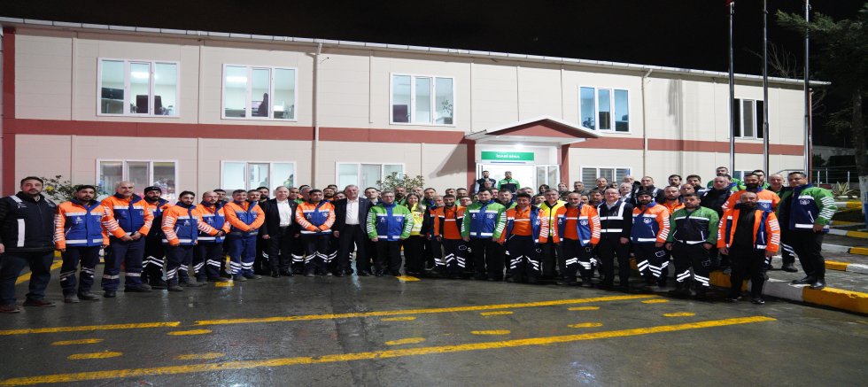 İBB BAŞKAN VEKİLİ NURİ ASLAN, İSTAÇ PERSONELİ İLE SAHURDA BULUŞTU 