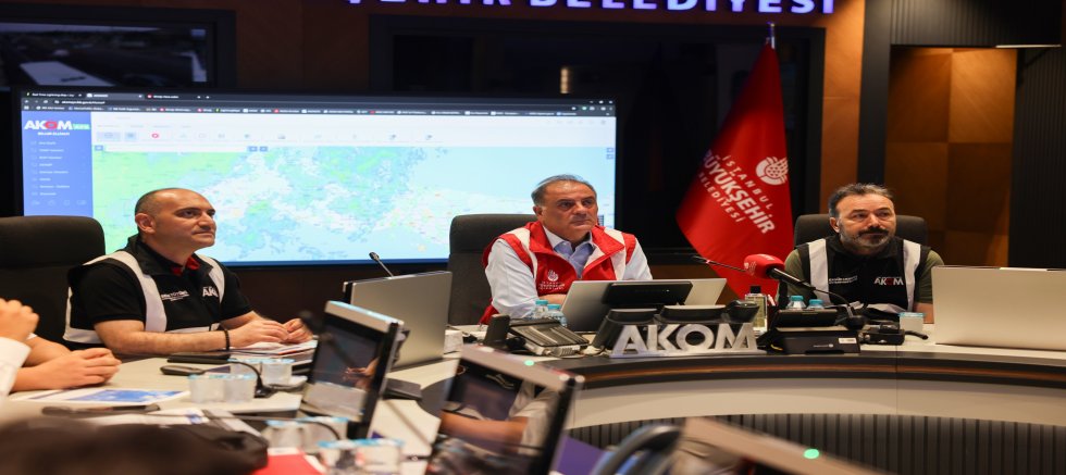 İBB BAŞKANVEKİLİ  NURİ ASLAN, SAĞANAK YAĞILŞA İLGİLİ GELİŞMELERİ AKOM’DAN TAKİP ETTİ