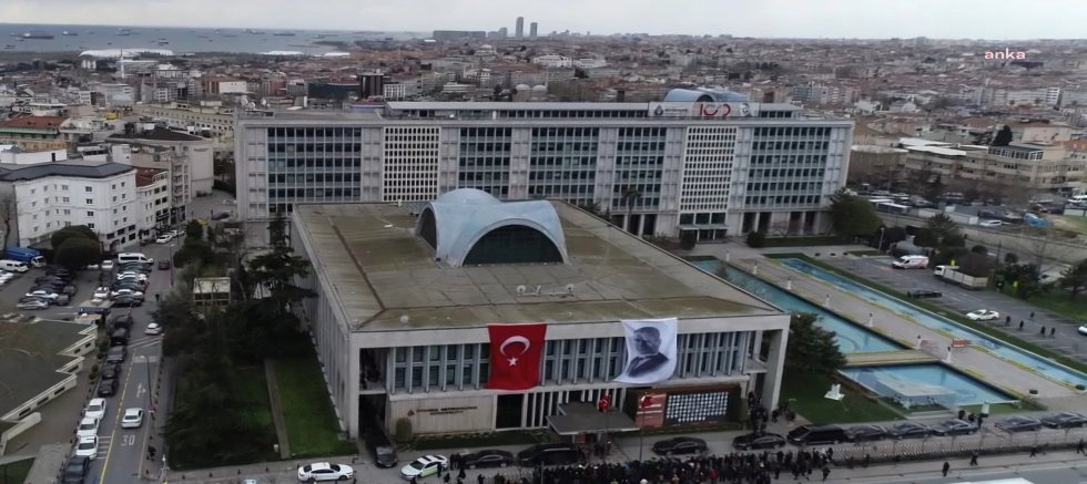 İBB'den ''Beykoz’daki bir rezidansta lüks araçlar saklandı'' iddiasına yanıt: ''Bu araçların yer aldığı garajın, lüks otomobil meraklıları tarafından ortak kullanılan bir alan olduğu bilinmektedir''