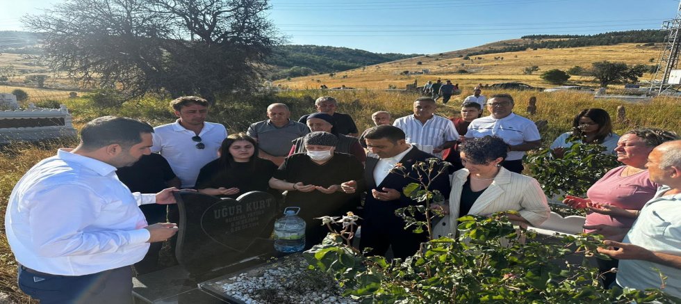 İnan Güney’den Uğur Kurt’un Mezarı Başında Duygusal Anma