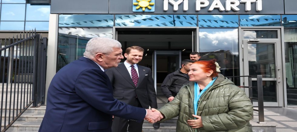 İYİ Parti Genel Başkanı Müsavat Dervişoğlu, Sanatçı Sabahat Akkiraz’ı Genel Merkezde Ağırladı