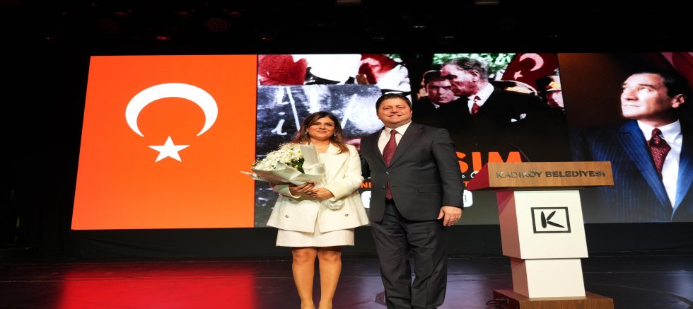 Kadıköy’de Öğretmenler Günü Sunay Akın Gösterisiyle Kutlandı