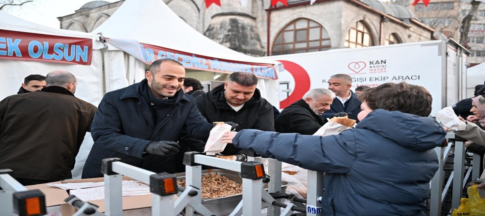 KADİR GECESİ’NİN BEREKETİYLE BİNLERCE GAZİOSMANPAŞALI AYNI SOFRADA BULUŞTU