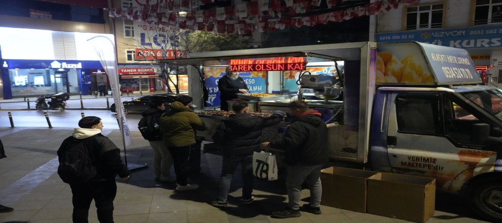 Kartal Belediyesi’nden Kadir Gecesi’nde Lokma ve Kandil Simidi İkramı