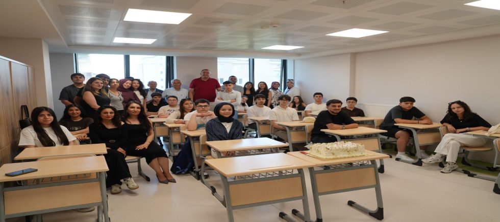 Kartal Belediyesi’nden YKS Öğrencilerine Moral Ziyareti