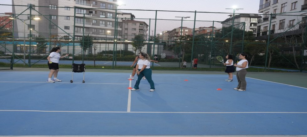 Kartal Belediyesi’nin Tenis Eğitimleri Tüm Hızıyla Devam Ediyor