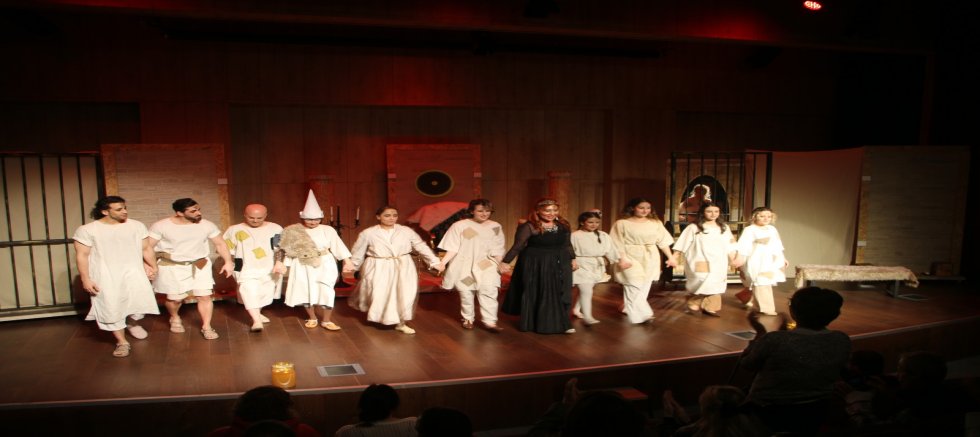 Kartal’da Tiyatro Rüzgârı: Hafta Boyunca Perdeler Kapanmıyor!