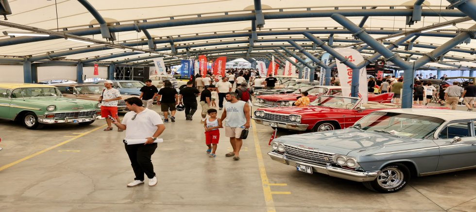 KÜÇÜKÇEKMECE'DE 2. KLASİK OTOMOBİL FESTİVALİ BB