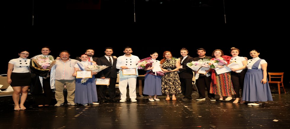 KÜÇÜKÇEKMECE’DE TİYATRO OKULU’NUN YENİ MEZUNLARINDAN DÜNYA PRÖMİYERİ : “İNSANÜSTÜ”