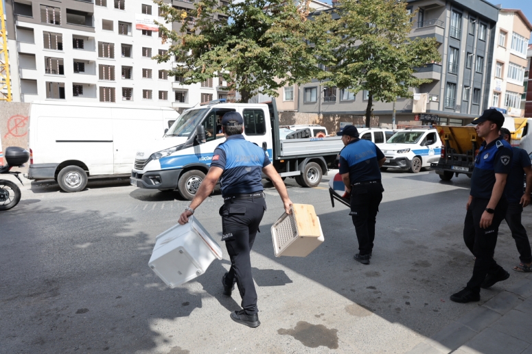 KÜÇÜKÇEKMECE’DE YAYA HAKKI İÇİN SIKI DENETİM YAYA YOLUNU İŞGAL EDENLERE ZABITA DENETİMİ