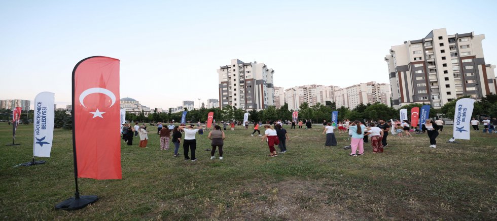 KÜÇÜKÇEKMECELİLER, SABAH AKŞAM DEMEDEN ÜCRETSİZ SPOR İMKANI!