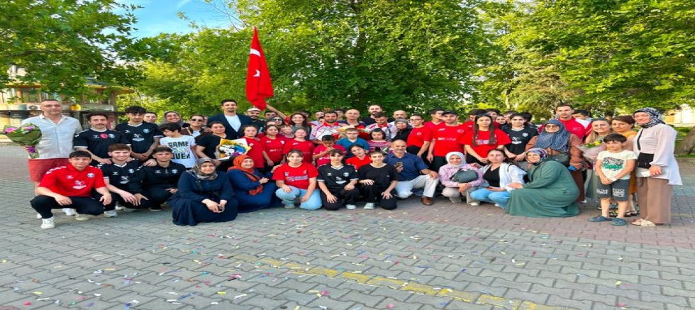 Mahmut Duhan Kutsal Dünya Rekoru Kırdı: Sultangazi Gurur Yaşadı