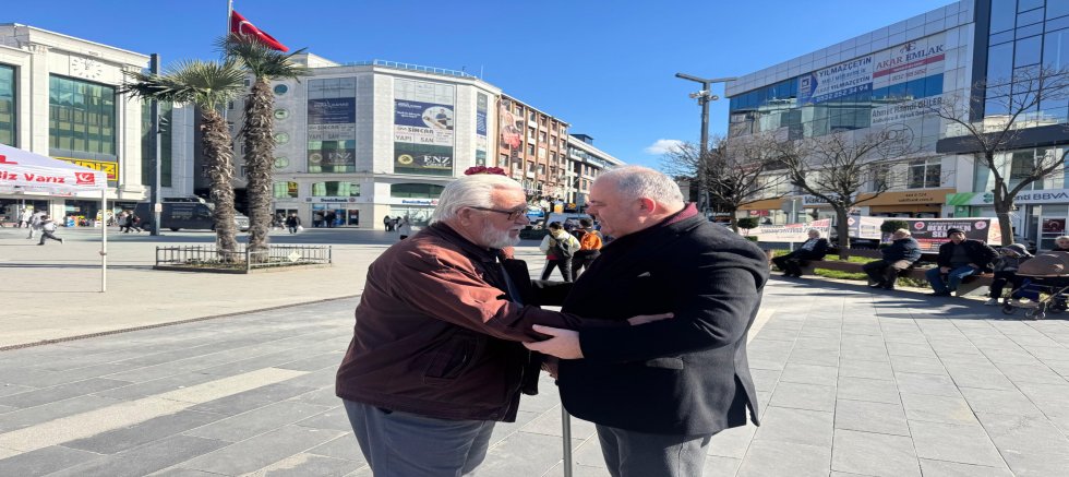 Mesut Üner Cumhuriyet Meydanı’nda Vatandaşlarla Buluştu