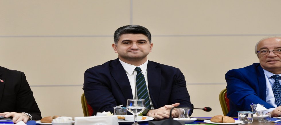 Onursal Adıgüzel, Cuma Namazında Cumhurbaşkanı Erdoğan’a Eşlik Etti