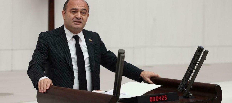 Özgür Karabat: “Togg’u üretip yabancıya ucuza satıyoruz, vatandaşımız hayalinde bile göremiyor”
