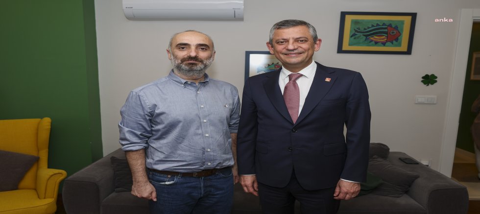 Özgür Özel ev hapsindeki gazeteci İsmail Saymaz'ı ziyaret etti