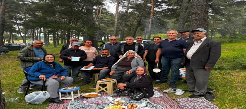 Ramis Topal, Gümüşhacıköy Beden Köyü'nde Yağmur Duası ve Piknik Programına Katıldı