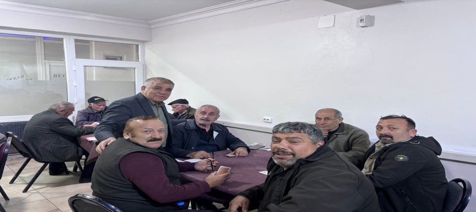 Ramis Topal Gümüşhacıköy’de Kahvehane Ziyaretlerini Sürdürüyor