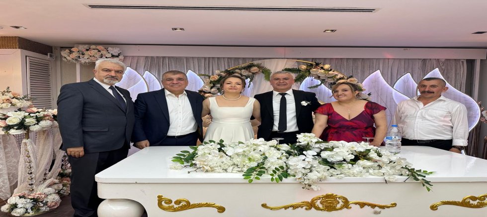 Ramis Topal, İstanbul’da Ali Özbek ve Nuriye Hanımın Düğününe Katıldı