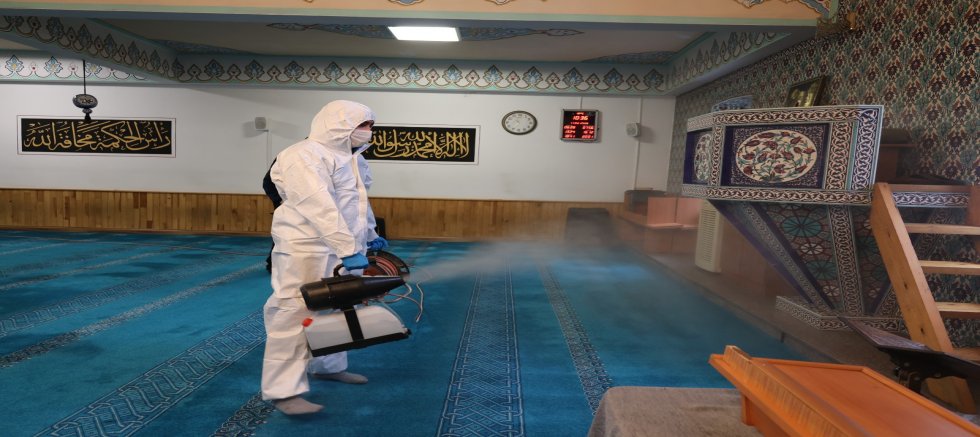 SARIYER BELEDİYESİ’NDEN RAMAZAN ÖNCESİ İBADETHANELERDE YOĞUN TEMİZLİK VE DEZENFEKTE ÇALIŞMASI