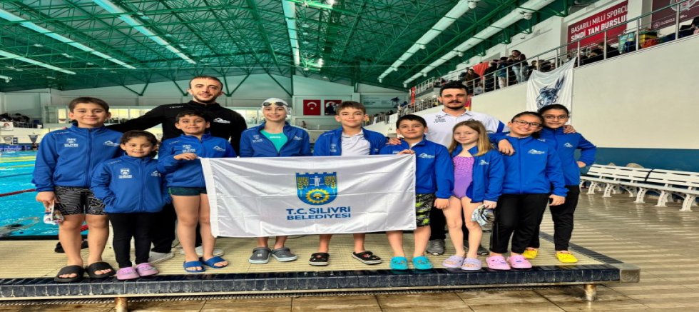 Silivri Belediyesi Yüzme Takımı’ndan 12 derece!