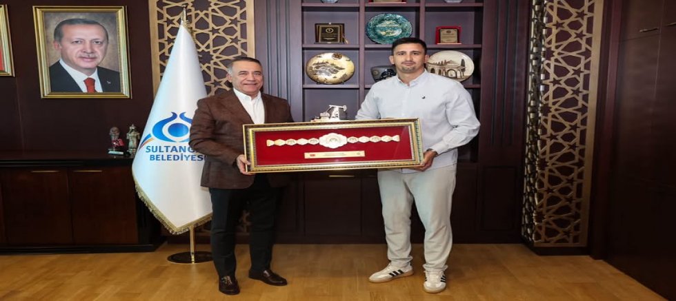 Sultangazi Belediye Başkanı Abdurrahman Dursun’a Geleneksel Güreşlere Desteği Nedeniyle Altın Kemer