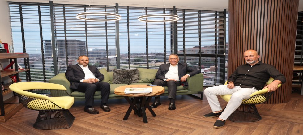 Sultangazi Belediye Başkanı Abdurrahman Dursun’dan Poleren Homewear’a Ziyaret